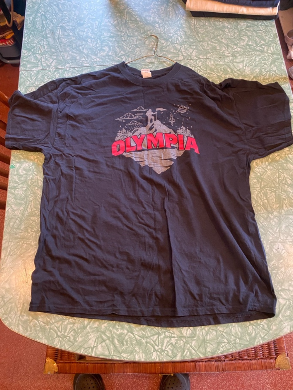 Nice Black Men’s 2XL Gildan “Olympia” Explorer Planting Flag On Mountain T